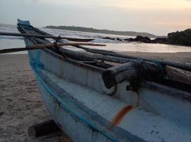 White shell, hotel in Sinimodera