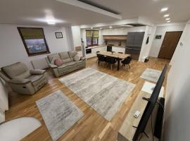 Cozy Central Apartment 2, hotel in Sighetu Marmaţiei