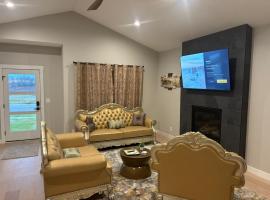 Custom Luxury Rambler in Highland Hills, ξενοδοχείο στο Ρότσεστερ