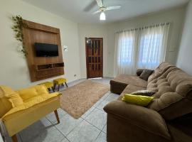 Casa completa, ar e vaga, perto parque Ecológico，位于欧里尼奥斯的酒店