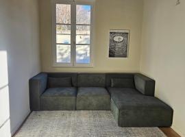 Casa familiar con encanto、Enveitgのホテル