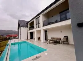 JAD Emirage Luxury Villa Infinity Pool and Spa