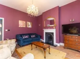 2BR Georgian house, Private Garden, Sea view, 6 guests