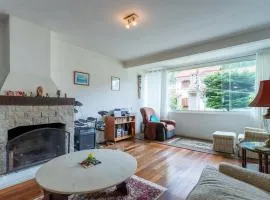 Casa com Piscina, Garagem e Lareira em Nogueira