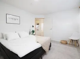 Spacious 1BR Apartment Near City Center by FeelsHome