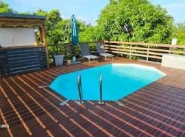 Appartement lumineux avec piscine à Le Moule, 70 m²