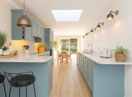 Coastal Comfort for 6 Felpham Beach, hotel v destinaci Felpham