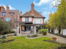 MUR1 - Modern and Stylish 6-bed House in Wimbledon