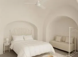 Unique small stonehouse at Thira