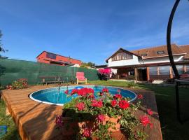 Apartment with garage and garden, hotel 