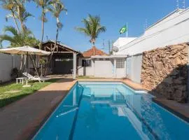 Casa com Piscina e Churrasqueira no Parque Fehr