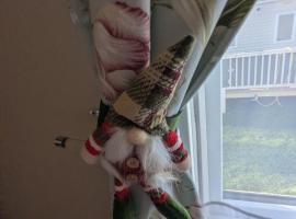 Hot Tub Getaways The Oakley 8 berth caravan with hot tub and quiet setting, Hotel in Tattershall