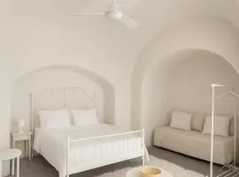 Unique small stonehouse at Thira