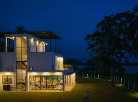 Lakeside Retreat Eco Luxury Villa with Private Pool in Kurunegala, bezbari&eacute;rov&eacute; ubytov&aacute;n&iacute; v destinaci Melsiripura
