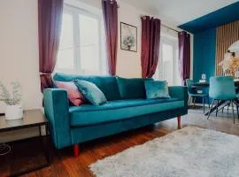 Modern 5BR House - Free WiFi - Parking -Ideal for Families - Netflix