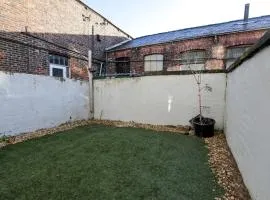 Marlor House, Denton, Free Parking