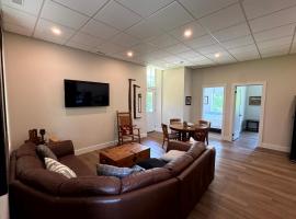 Burk Falls Escape 2 Bed1Bath, hotel i Burks Falls