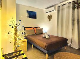 Studio Evasion - climatisé - vue mer et montagnes - canoes et paddle offerts ! Teahupo'o Lodge Tahiti、Teahupooのホテル