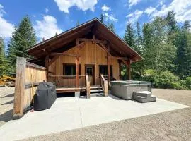 Mountaineer Creekside Cabin - Private Hot Tub
