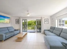 Expansive Coolum Beach Apartment