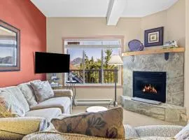 Whispering Pines 3BR Townhouse Views and private Hot Tub