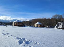 4 Żywioły - całoroczne jurty w górach, glamping site in Stronie Śląskie