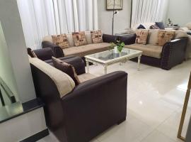 Karachi Motel Guest House - Near Aiport, familiehotel i Karachi