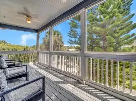 Aqua Vista - Cozy beach home w BBQ & large deck