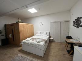 MaBy Wellness Apartment, hotel in Hegyeshalom
