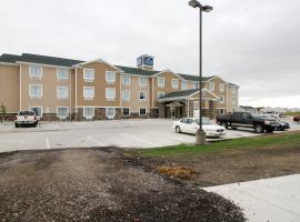 Cobblestone Hotel & Suites - Devils Lake, hotel con pileta en Devils Lake
