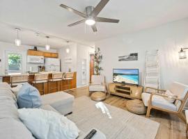 Sandpiper 2BR-1BA Across From Beach, hôtel à South Patrick