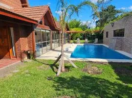 Amplia casa en country con golf y amenities