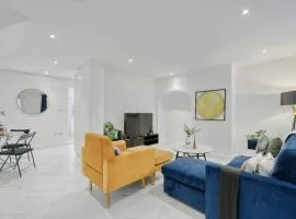 Bright Modern Edgware Home with Garden & Parking Sleeps 6