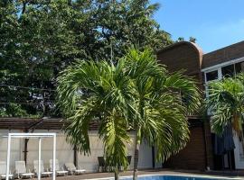 Hotel Harvest Retalhuleu, Hotel in Santa Cruz Muluá