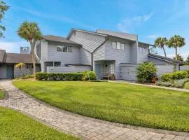 Beachy Vibes - 2BR w lake views & screened sunroom