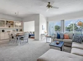 Fairway Breeze - Coastal retreat w pool access