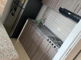 Apartamento amoblado en parque heredia, hotel i Cartagena