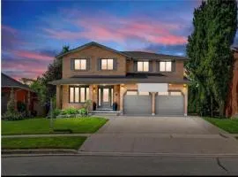 Luxurious Pvt room & Pvt heated floor bathroom near Airport