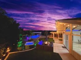 Hilltop Villa, Pool, Hot tub, Views, Avocado Grove