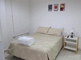 Departamento equipado, centrico, cochera cubierta Sarmiento265apart D14, hotel em San Fernando del Valle de Catamarca