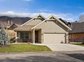 Trappers Ridge Home Stunning Mountain Views and Family Fun