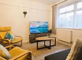 Harrow Deluxe 2-Bed Garden Flat, Free Parking, Near Tube