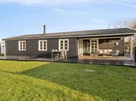 Classic Holiday Home Near Beach And Nature