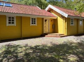 Cozy And Modern Holiday Home In The Woods, Hotel in Spidsegård