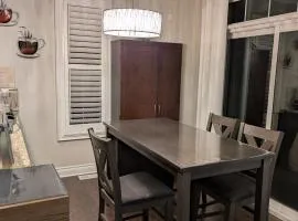 Bright room with private bathroom and fast Wi-fi