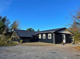 Elegant Home With Views Of Protected Landscape，位于Hune的酒店