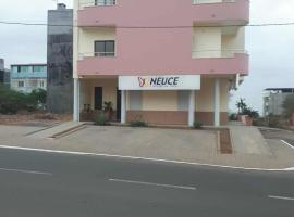 Avenida NHU SANTIAGO, hotel v destinaci Santa Cruz