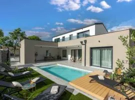 Villa in minj with swimming pool