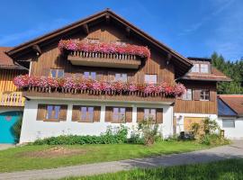 Holiday home in Weitnau with swimming pool, Hotel in Weitnau