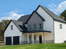 Cozy Modern Retreat in Douglasville